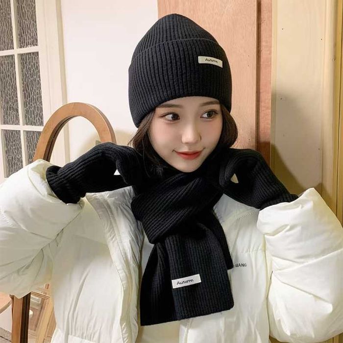 Комплект шапка шарф перчатки.