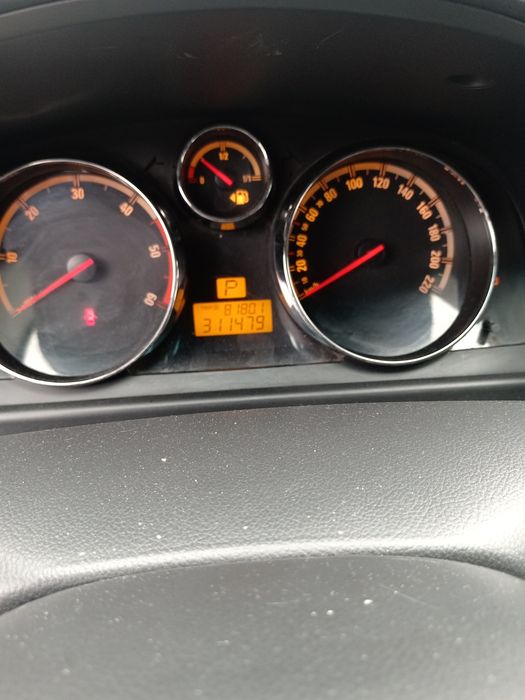 Vând Opel antara 2.0