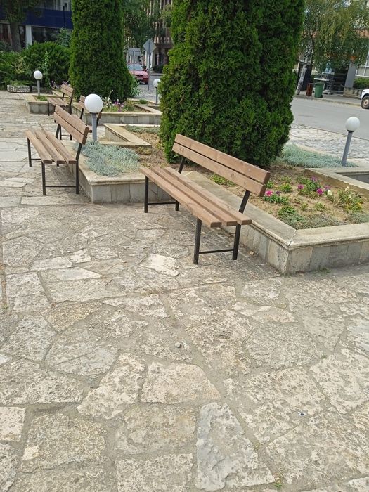 Градинска пейка.