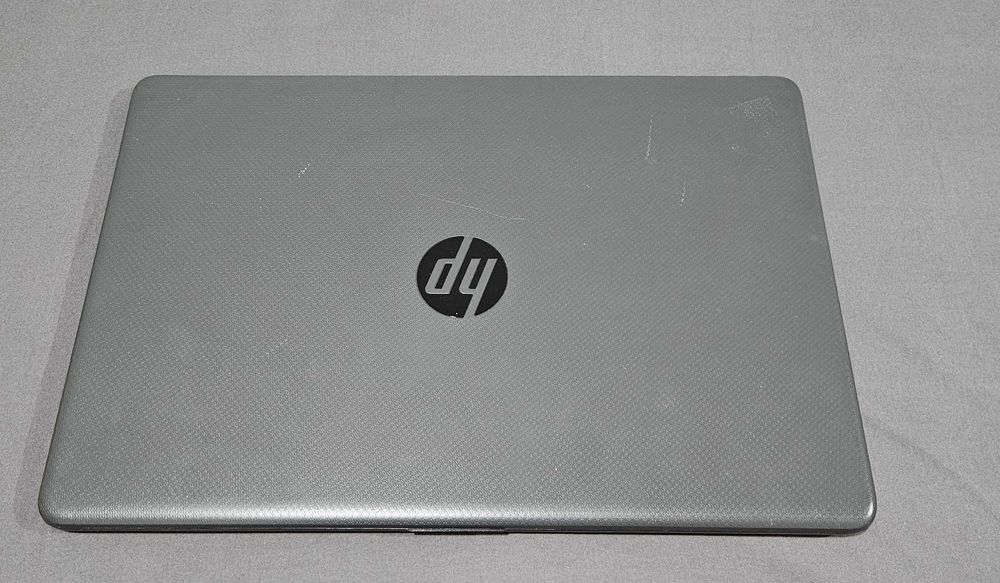 Laptop HP 250 G8 i5-1035G1 16GB RAM, 256GB SSD Windows 10 Pro OEM