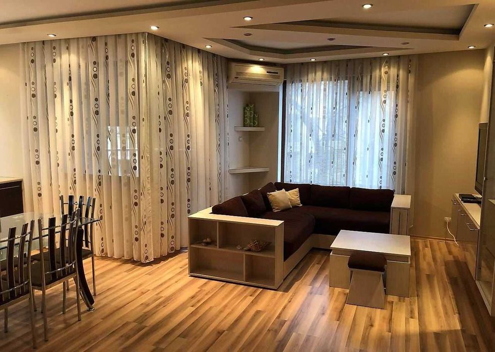 Тристаен апартамент в Центъра