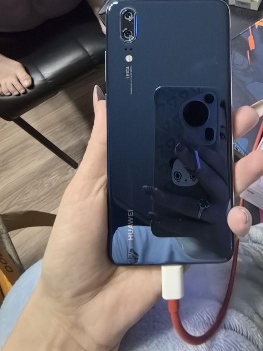Продается телефон Huawei p20