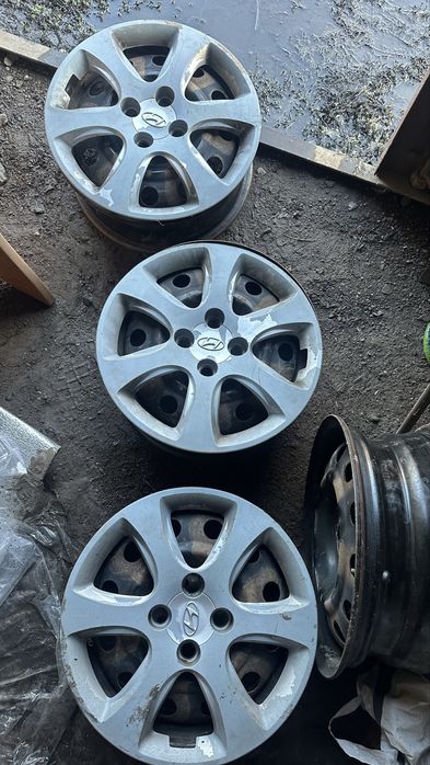 Продам железные диски с колпаками R15 4/100