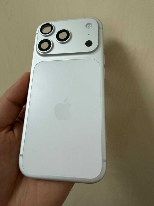 Carcasa iPhone 17 Pro Silver, originala, swap, impecabila