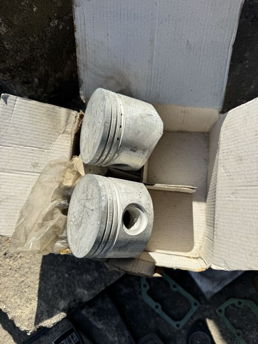 Lot piese Dacia 1300/1310,garnituri pistoane ,ambreiaj