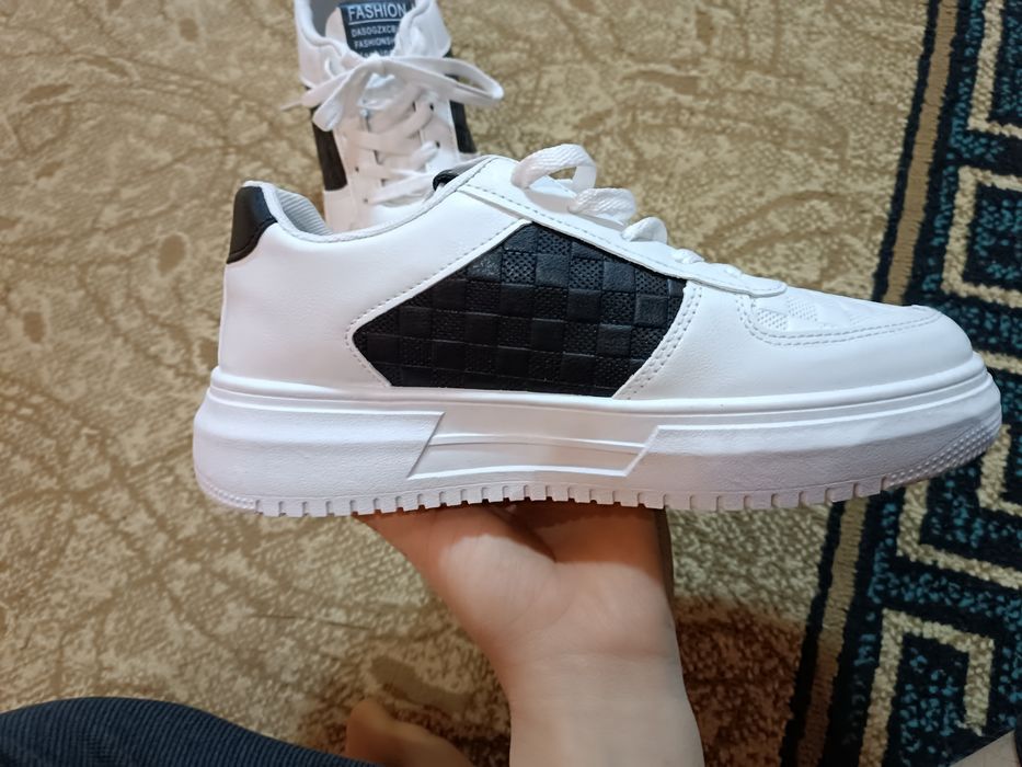 100% Xitoyda ishlab chiqarilgan erkaklar oyoq kiymi