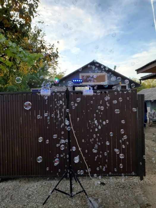 Stativ lumini si bule săpun