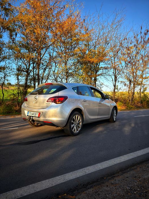 Opel Astra J 2010 A13DTE с ксенони !ТОП СЪСТОЯНИЕ!