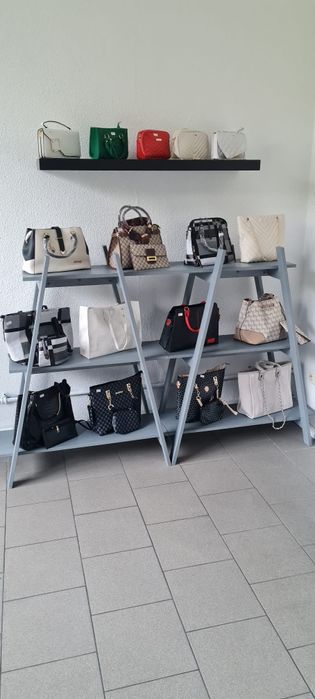 Posete și încălțăminte de vanzare