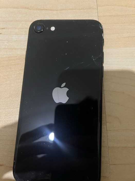 Продам iPhone SE 2020