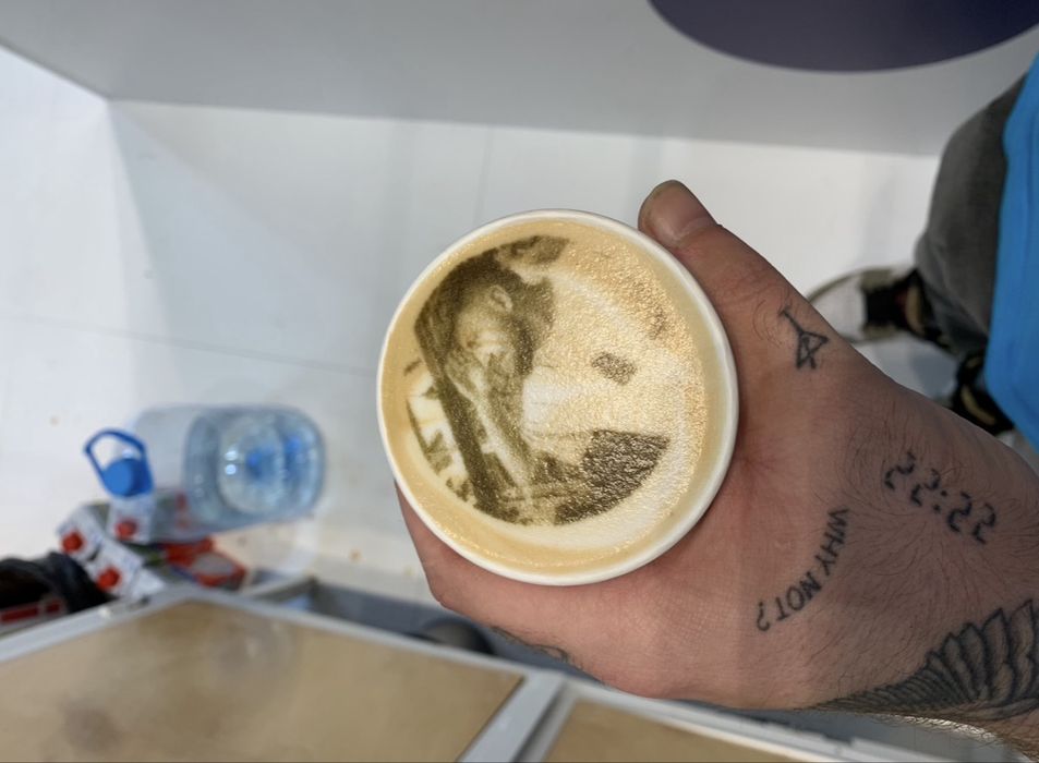 Bar Mobil de Cafea Specialty + Printare Logo pe Cafea | Băuturi Fizzy & Efecte cu Fum | Evenimente Premium