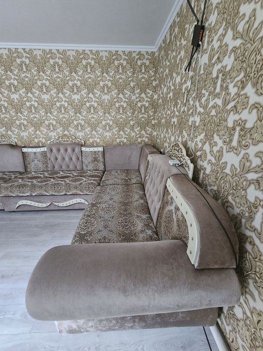Продам угловой диван б/у