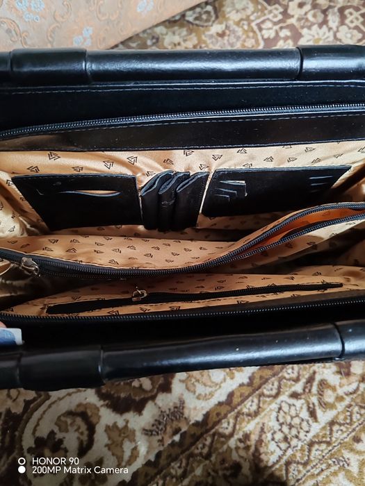 Чанта, няма  забележки, носена е по-малко от седмица