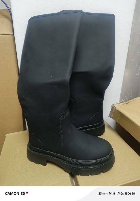 Женская обувь разная