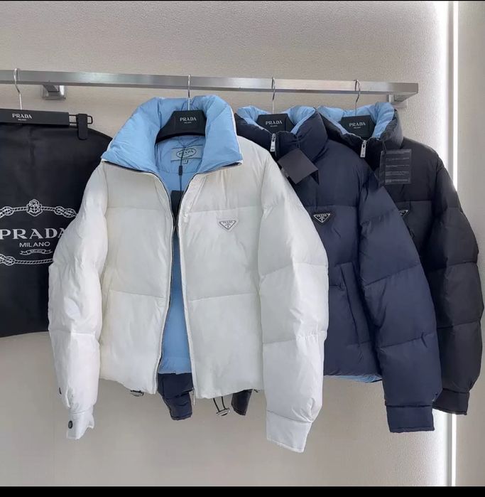 Продам куртки новые