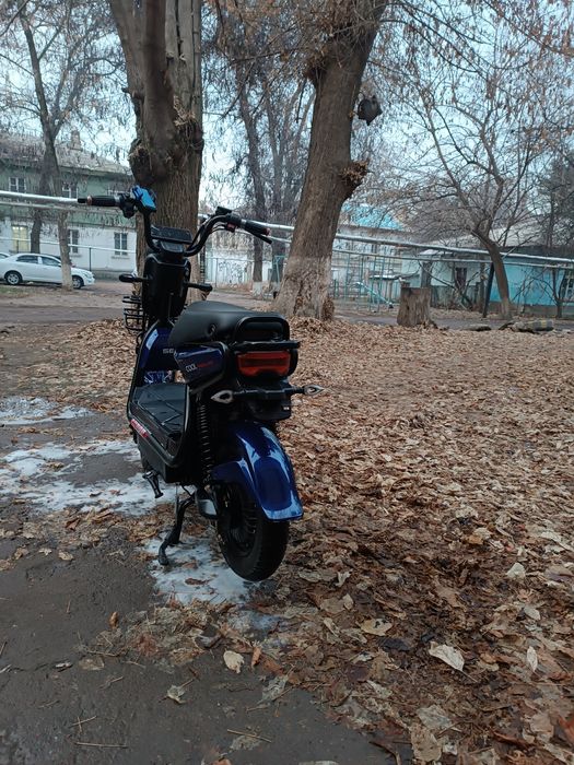 Продаю электроскутер на литионовым акумуляторе 60вольт 25ампер .