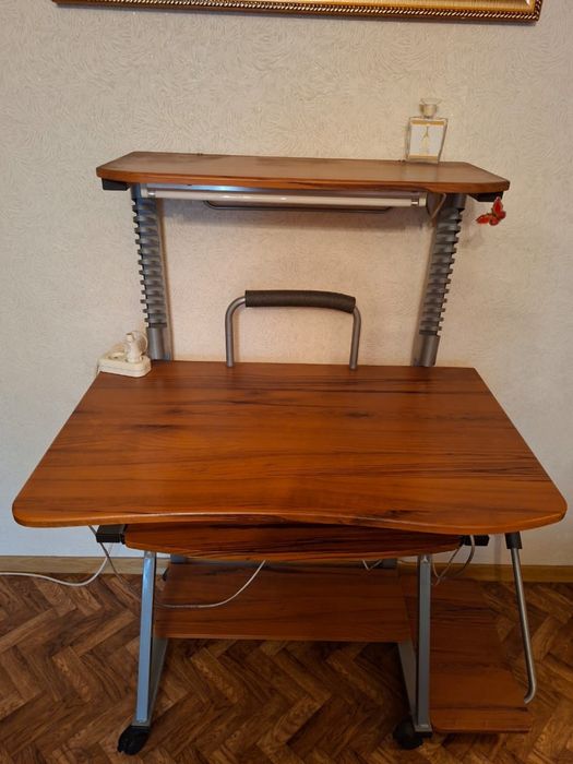 Столик компьютерный