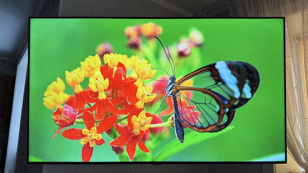 Samsung Crystal UltraHD. 140 см