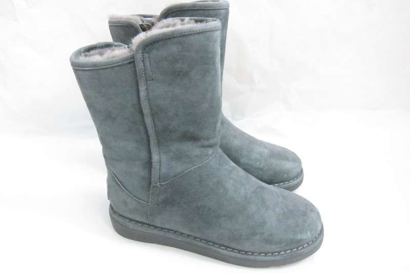 Ugg Classic cu fermoar din piele ! oferta 2026