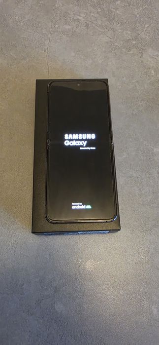 Samsung Galaxy Z Flip5, 256GB,, Graphite , impecabil