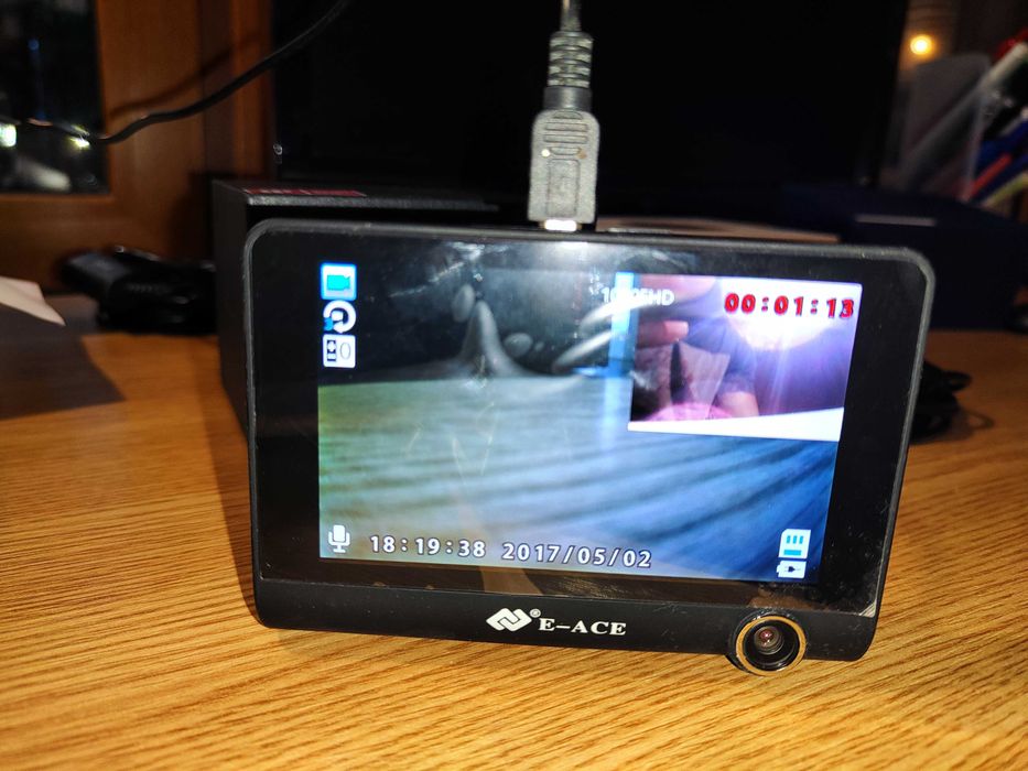 Camera auto dual cam DVR Full HD cu micro SD 32 Gb