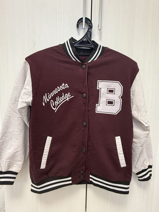 Продам кофту бомберку для девочки