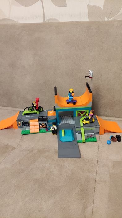 LEGO City - Скейтпарк на улицата (60364)