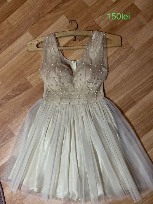 Rochii purtate o singura data,in stare perfect noua!