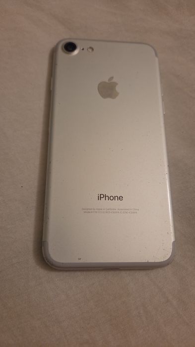 Apple iPhone 7 128gb не включается, коробки нету