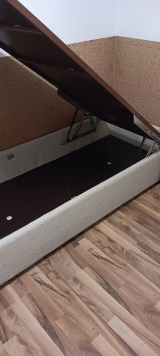 Продавам легло 90х200 см., заедно с матрак 15 см.