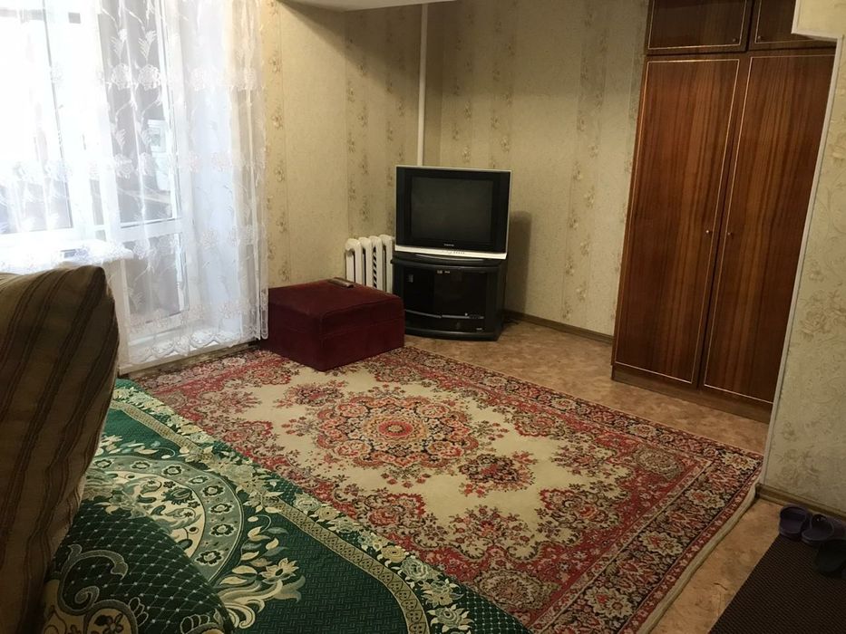 Сдаю 2 ком квартиру в центре города.