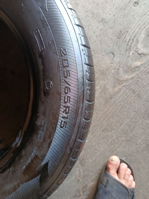Продам две покрышки r15