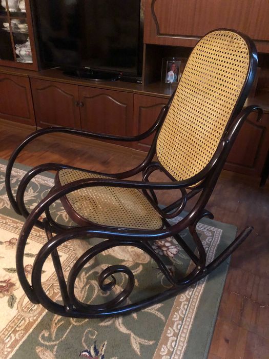 Продается кресло-качалка.