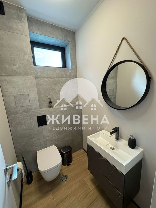 Отдавам двуетажна къща под наем, м-т Зеленика, 197 кв.м, с морска гле