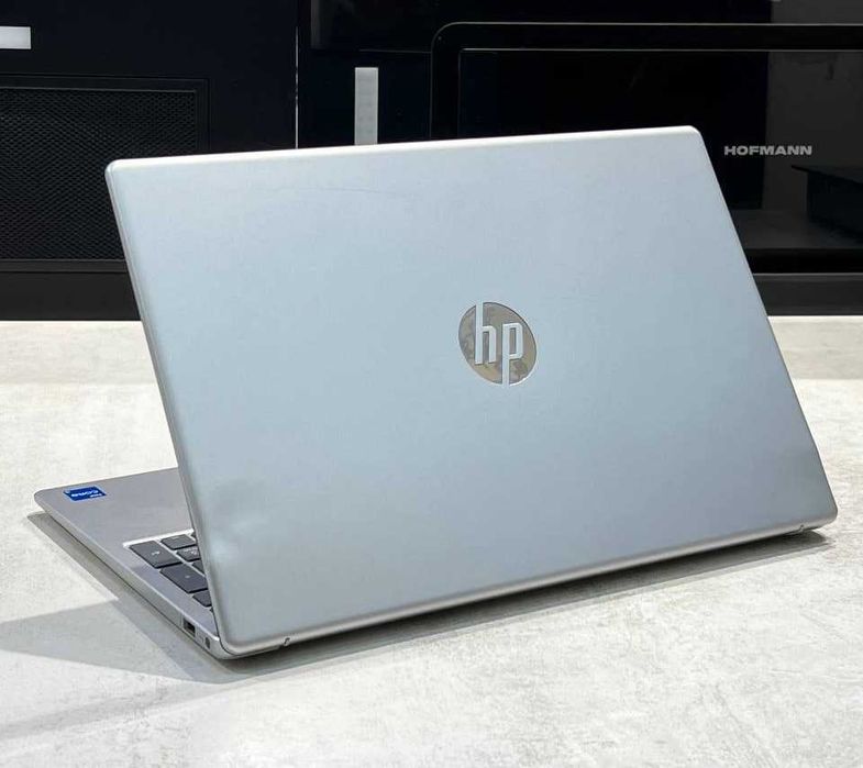 HP Laptop i5-1334U DDR4 8GB SSD Nvme 256GB 15'6 FHD