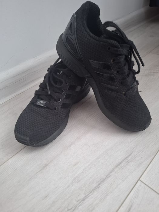 Pantofi sport Adidas si H&M