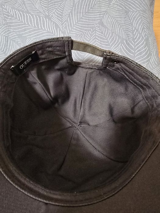 Шапка Guess - оригинална