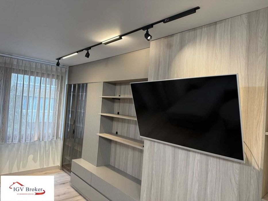 Дава се под наем Двустаен апартамент в София, Лозенец - 70 кв.м за 997.05 € - Снимка #2