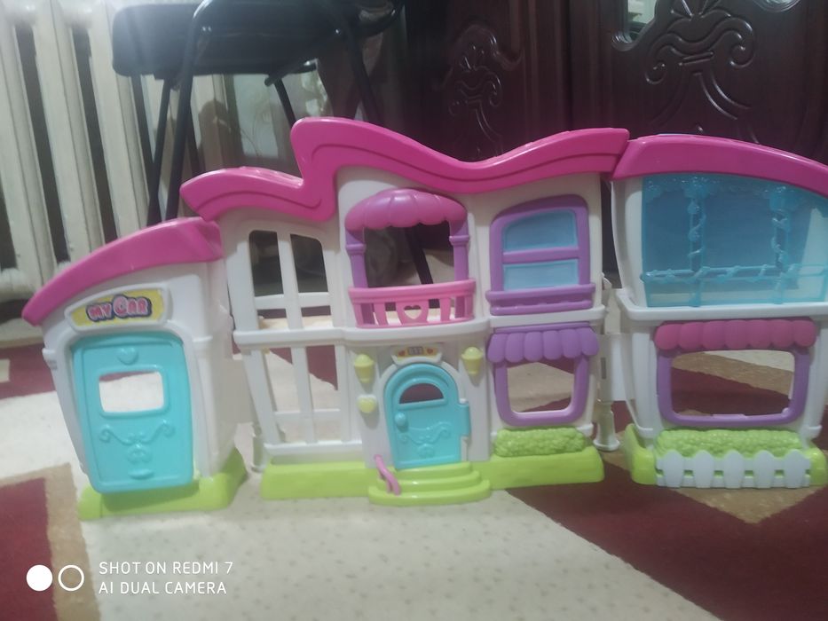 Домики и игрушки все 200000 сум