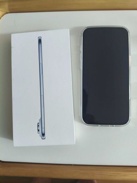 Продавам Iphone air 17