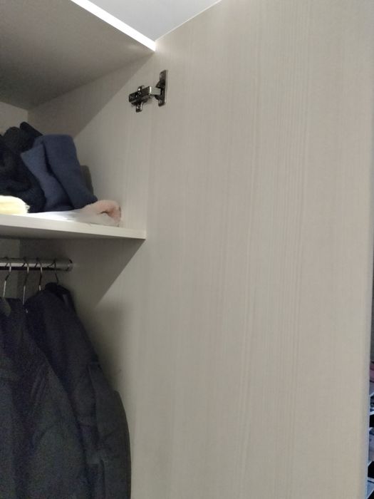 Продам один  шкаф в прихожую