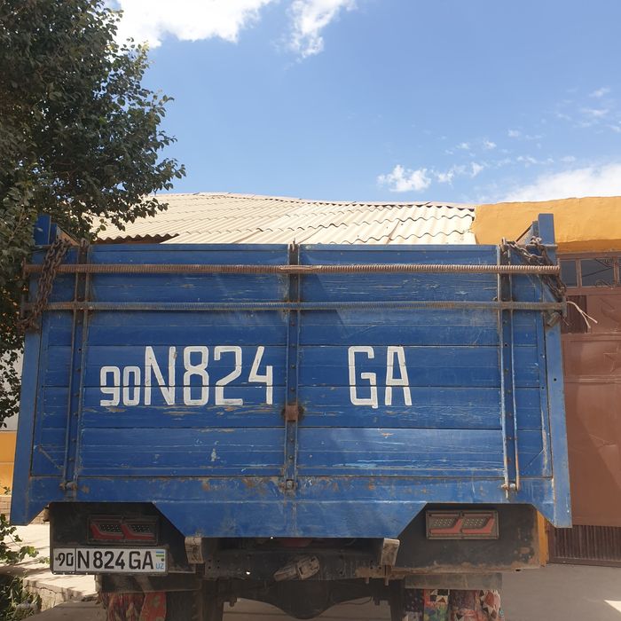 Грузовье автомобилм