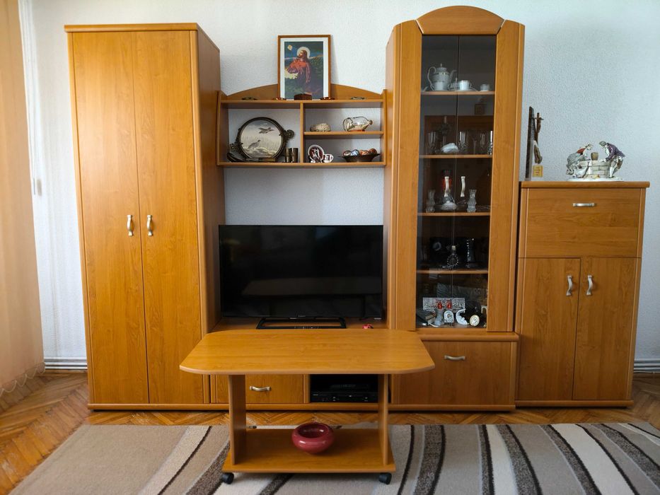 Vând URGENT - SET MOBILIER sufragerie - Culoare Cireș/Stejar.