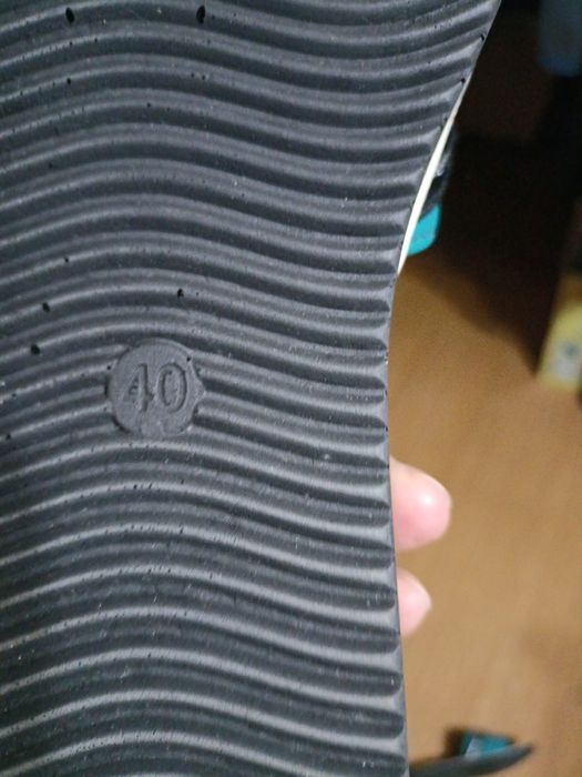 Двое шлёпок размер 40 и 37