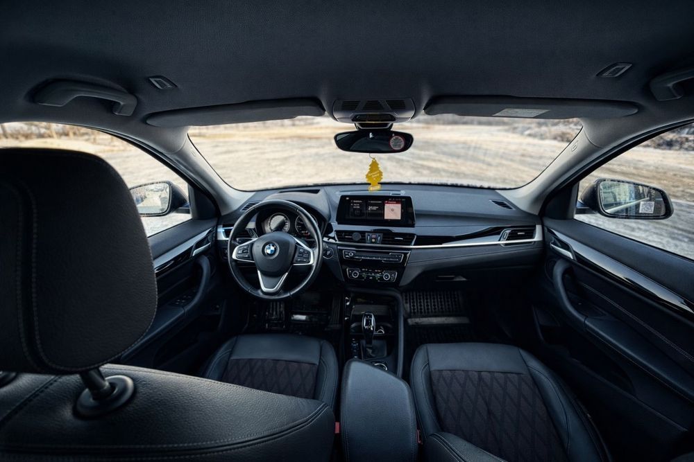 BMW X1 TVA deductibil , HUD, Distronic, Lumini Ambientale, Carplay