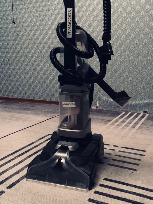 Моющий пылесос почти новый