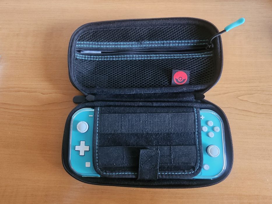 [VÂNDUT] Nintendo Switch Lite + accesorii (Vezi Descrierea)