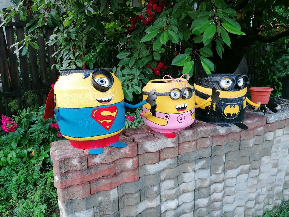 NOU! MINIONI,Căpitan America,Superman,Batman,pe tricicleta, unicate.