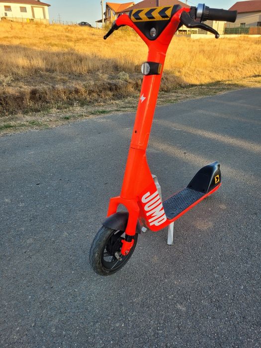 Vând trotineta electrică