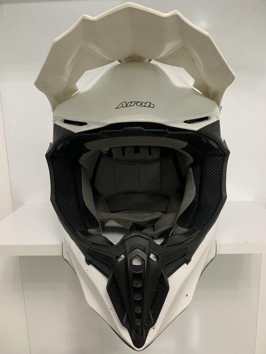 Две каски Airoh Twist M